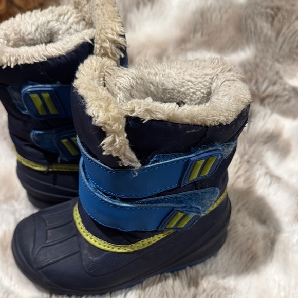 Cat & Jack Kids' Navy and lime green Winter Boots - Picture 6 of 7